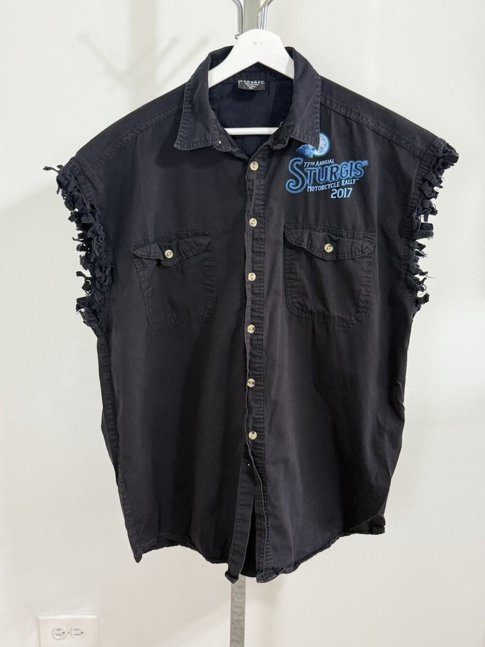 Y2K Apparel Sturgis Motorcycle Rally 2017 Sleeveless Button Shirt Mens XL Biker